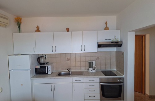 Supetarska Draga Apartment | One bedroom apartment with balcony and sea view Supetarska Draga - Gornja, Rab (A-13645-c)