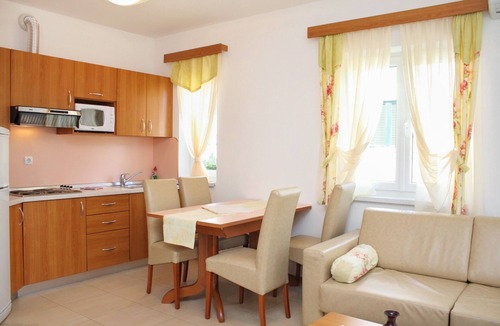 Kampor Apartment | One bedroom apartment with a swimming pool Palit, Rab (A-3211-b)