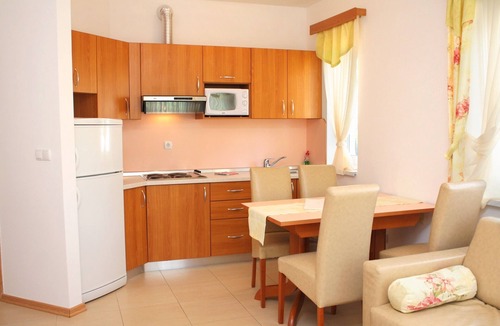 Kampor Apartment | One bedroom apartment with a swimming pool Palit, Rab (A-3211-b)