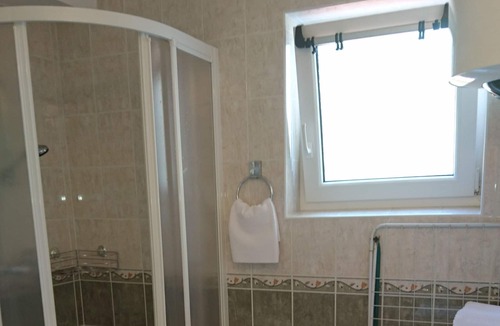 Palit Apartment | One bedroom apartment with terrace and sea view Banjol, Rab (A-11800-a)