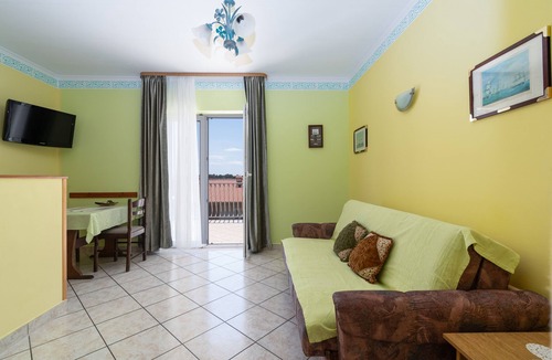 Palit Apartment | One bedroom apartment with terrace and sea view Rab (A-14120-a)