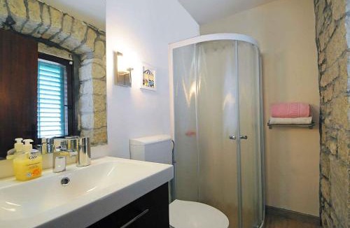 Presika House | One-Bedroom House in Labin I