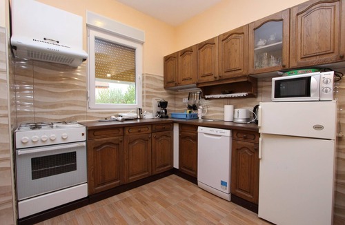 Valdebek Apartment | OTO Three-Bedroom Apartment with Terrace