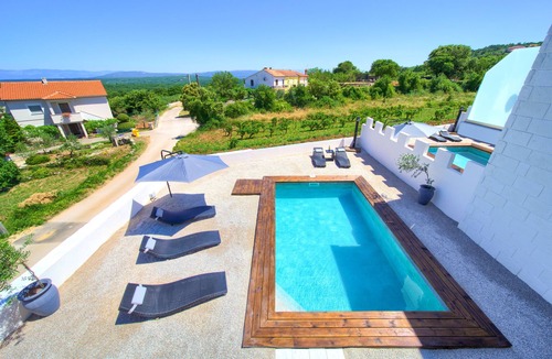 Vrh Villa | Pax House 1