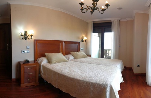Noalla House | Pensión Residencia A Cruzán - Adults Only