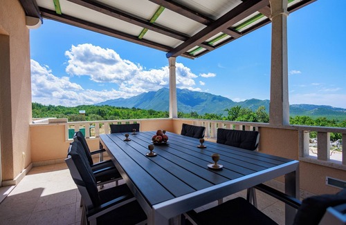 Sestanovac House | Perfect 3-bedroom house with pool, WiFi, fitness room in peaceful Šestanovac