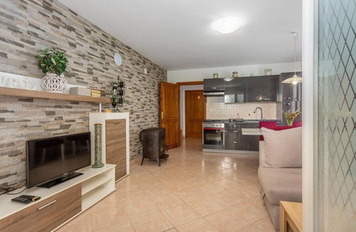 Malinska Apartment | Pet friendly apartment in Sveti Vid Miholjice
