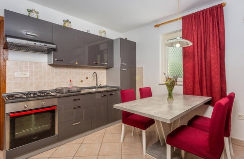 Malinska Apartment | Pet friendly apartment in Sveti Vid Miholjice
