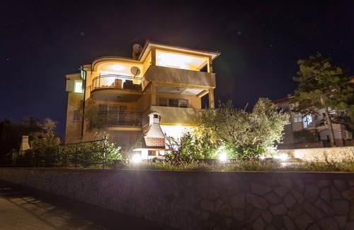 Malinska Apartment | Pet friendly apartment in Sveti Vid Miholjice