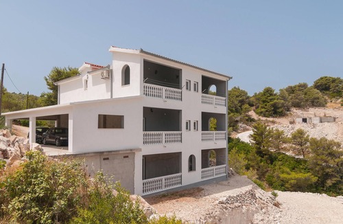 Splitska Apartment | Pet friendly apartment in Supetar-Splitska