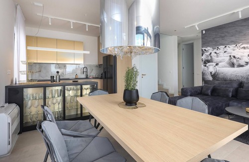 Jakisnica House | Pet friendly home in Lun