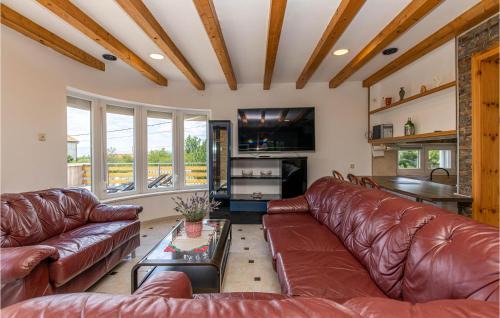 Smrika House | Pet Friendly Home In Smrika