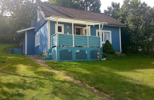 Norrhult House | Picture book vacation home Bullerbü near the lake and with rowing boat on request