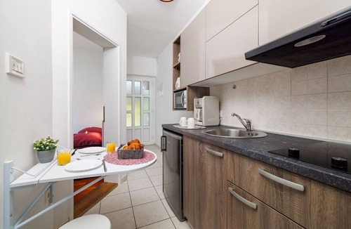 Dramalj Apartment | Picturesque flat just 150 metres from the beach with jacuzzi, pool, sea view, billiards