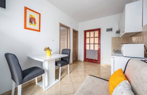 Drenje Apartment | Pleasant apartment with Pool, Sauna, Hot Tub