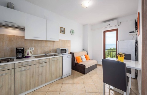 Drenje Apartment | Pleasant apartment with Pool, Sauna, Hot Tub