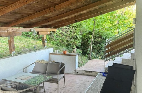 Breznik Plesivicki Apartment | Plesivica Hillside Holiday Home With Hot -tub
