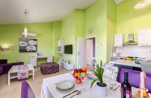 Kostrena Apartment | Pool and Garden Apartment Hortenzija 2, Kostrena, Croatia