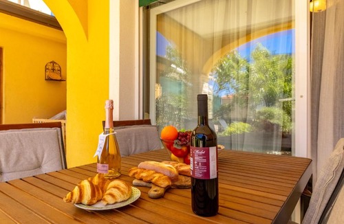 Kostrena Apartment | Pool and Garden Apartments Hortenzija