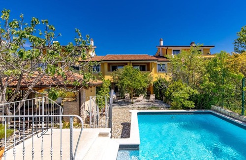 Kostrena Apartment | Pool and Garden Apartments Hortenzija