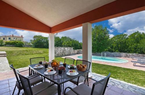 Trgetari Apartment | Pool House In Greenery - Happy Rentals