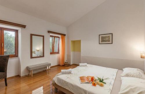 Trgetari Apartment | Pool House In Greenery - Happy Rentals