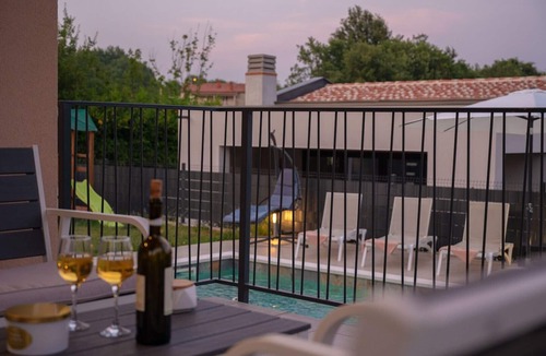 Paradiz House | Poolside Holiday House