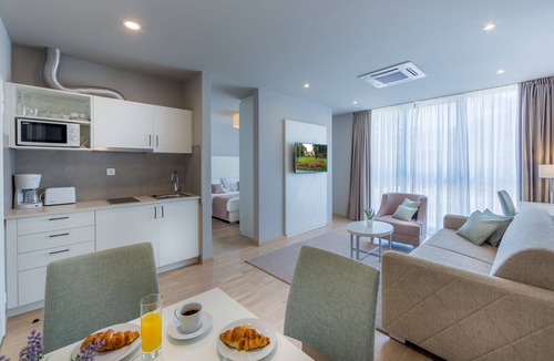 Sarsoni Hotel | Preelook Apartments and Rooms