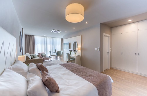 Sarsoni Hotel | Preelook Apartments and Rooms