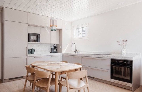 Hietalahti Apartment | Premium 3BR Home | Prime Location | Modern Touch