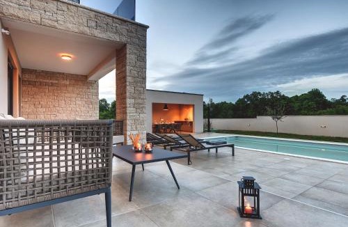 Loborika Villa | Premium Year-Round Poolside Villas