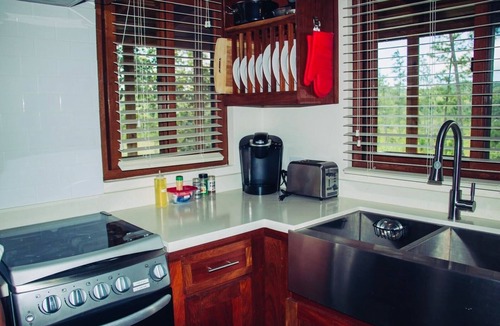 San Antonio House | Private 5 acre estate with pool located in Mountain Pine Ridge