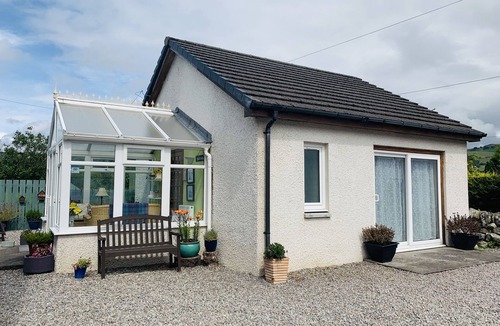 Drumnadrochit Cabin | Private annex with 2 ensuite Bedrooms & parking near Loch Ness en route to Skye