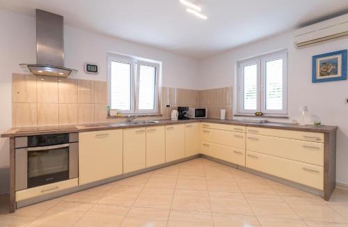 Palit Villa | Private Detached House-2 Bedroom&3 Bathroom with Relaxing Garden Terrace-Grubelic House