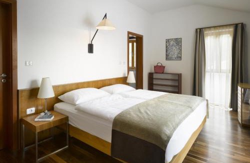 Rogac Villa | Private luxury Villa BIANCO on Solta for up to 10 persons, heated pool, free parking, very close to the beach! FREE Kajak & Mountainbikes, GREAT living area & privacy!