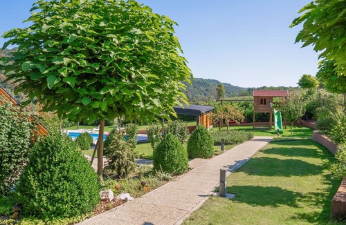 Bosiljevo House | Private Villa with A/C, hot tub, WIFI, private pool, TV, terrace, pets allowed, panoramic view