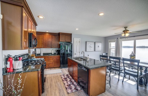 Onondaga Cottage | Quaint Olivet Cabin w/Patio on Duck Lake!