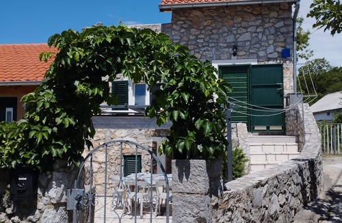 Novi Vinodolski Cottage | Quiet cottage in old village near the sea