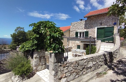 Novi Vinodolski Cottage | Quiet cottage in old village near the sea
