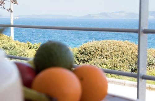 Rafina-Pikermi Apartment | Rafina's PARADISE VIEW!Walking access to the Port! Amazing Seaview!Steps from the Beach, 2 min walk!WIFI 300Mbps! The Lux Seaside Retreat!