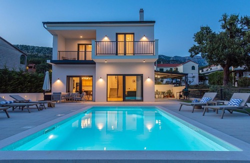 Omis Villa | Relaxed Family Villa in Naklice