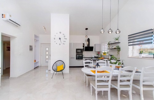 Kunj House | Relaxing dream holiday for up to 6 people