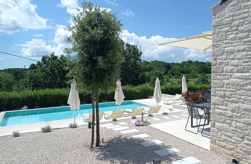 Zrenj House | Remarkable 2-Bed House in Zrenj