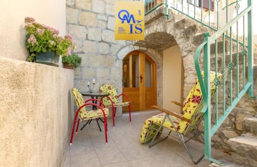 Lokva Rogoznica Apartment | Renovated Old Stone House