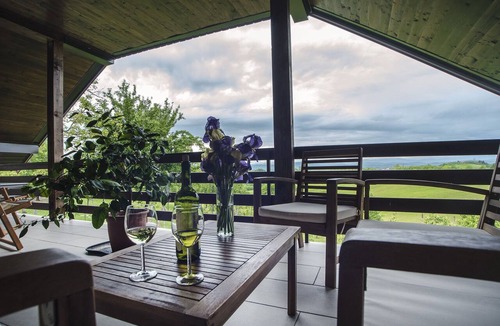 Cetingrad House | Rest & Retreat Eco Estate Dandelion with Hot Tub & Sauna
