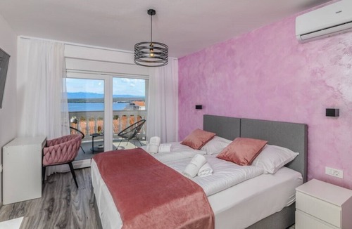 Porat Apartment | Restaurant & Rooms Nino/Room 5