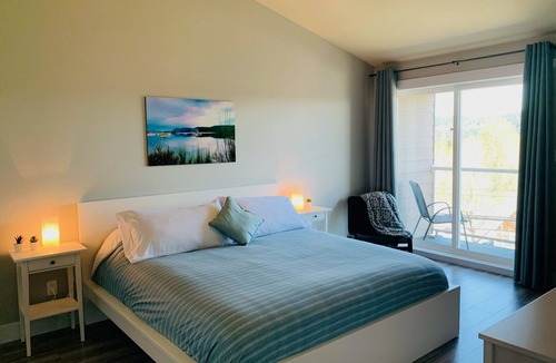 Ladysmith Condo | Right off Main Street, near delicious bakeries and more.10 minute walk to beach!