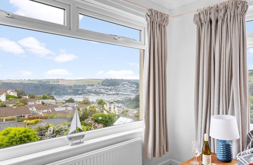 Dartmouth House | River-View Bungalow with Parking, above Historic Dartmouth