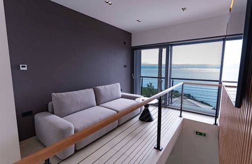 Medveja Villa | Romantic 1-Bed Villa for Two: Pool, Jacuzzi & Sauna, BBQ!