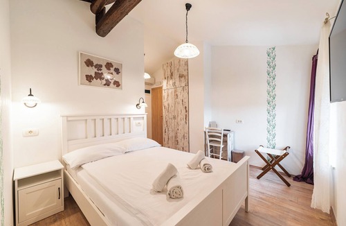 Motovun Hotel | Romantic 8-bedroom boutique hotel in Motovun with panoramic view
